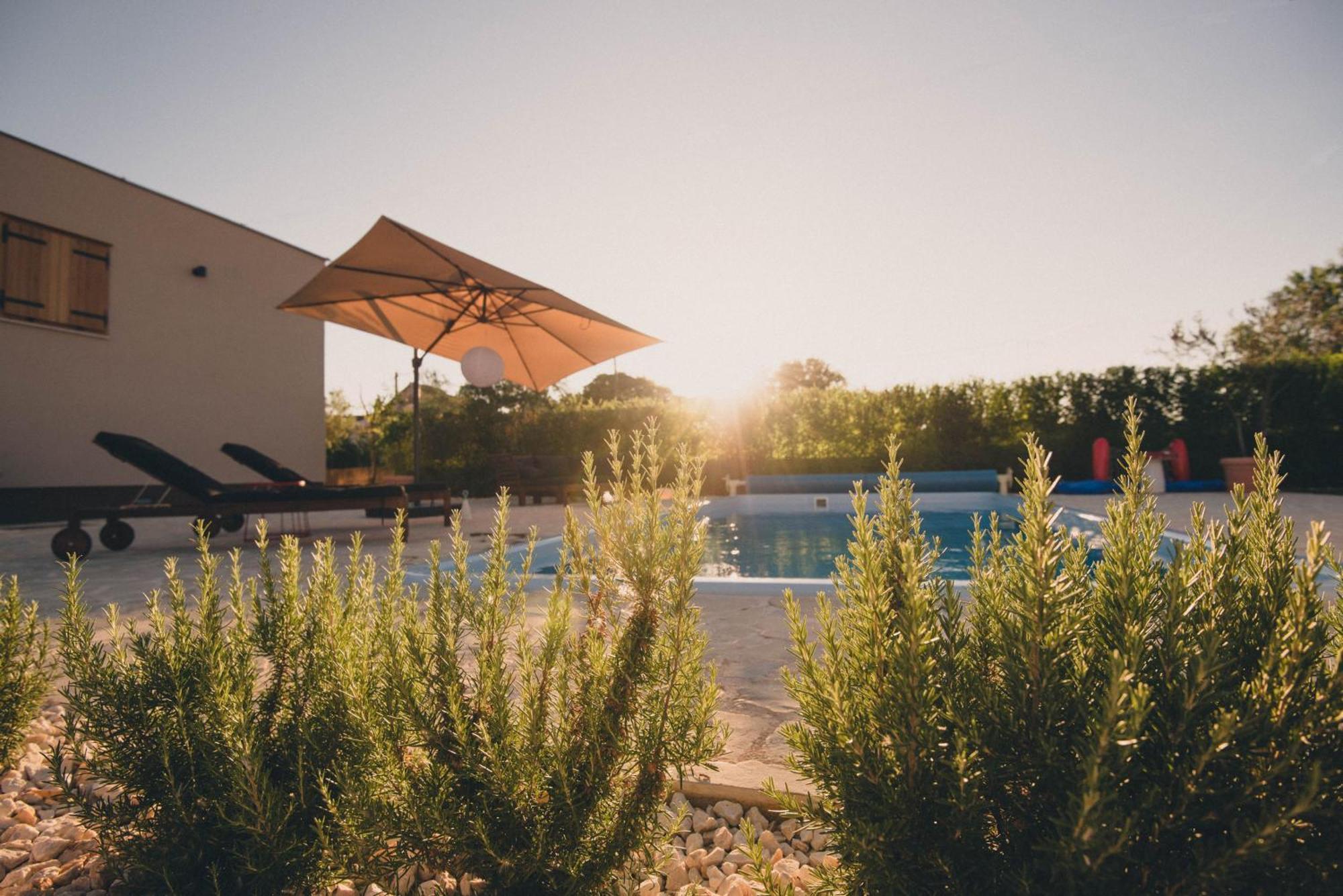 Cozy Country Home With Heated Outdoor Pool Szybenik Zewnętrze zdjęcie