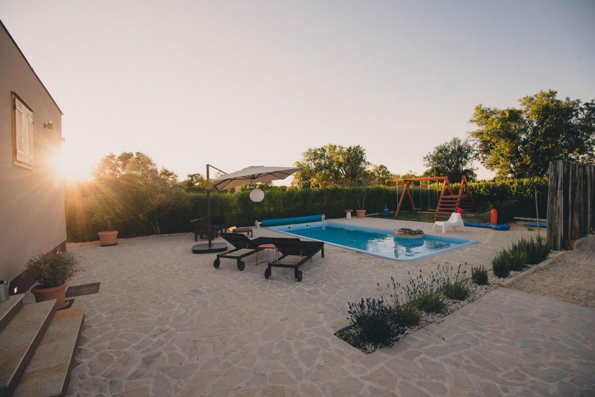 Cozy Country Home With Heated Outdoor Pool Szybenik Zewnętrze zdjęcie